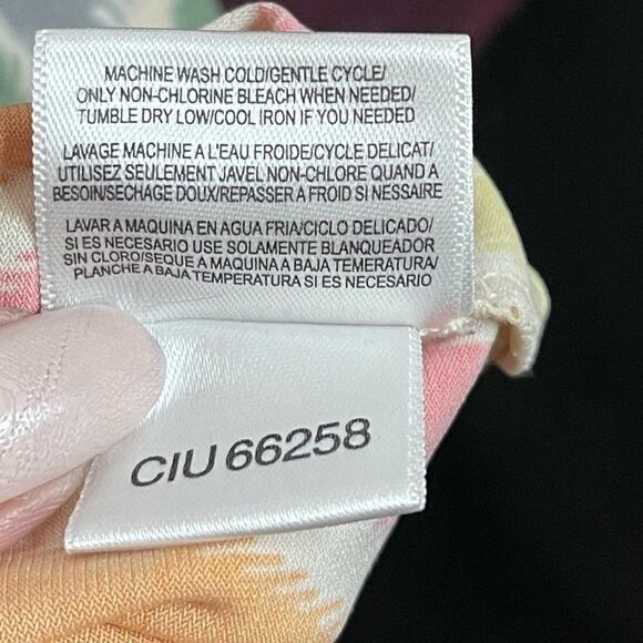 BCBGMaxAzria Vibrant Front & Back V-Neck Dress - Picture 8 of 8